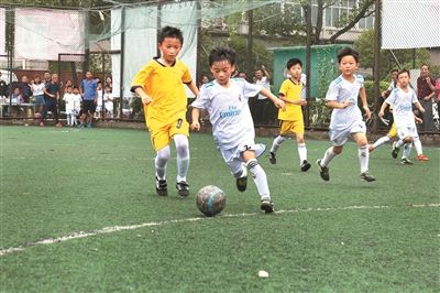 读书日遇上足球梦：孩子这天到底能不能尽情踢球？